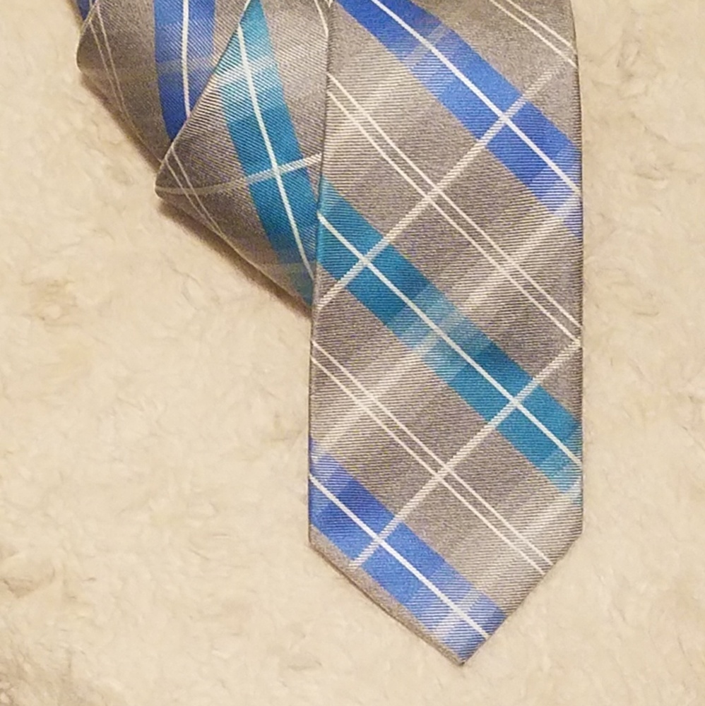 Apt. 9 Beautiful Plaid Silk/ Polyester Blend Tie